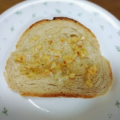 いただきものの全粒粉パンで、初めてガーリックトーストつくってみました。(*^^*)美味しいですね～(*^^*)御馳走様でしたm(_ _)m